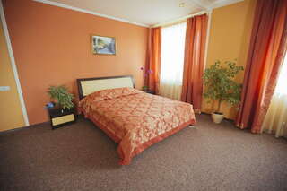 Гостиница Версаль Старый Оскол Большой двухместный номер с 1 кроватью-2