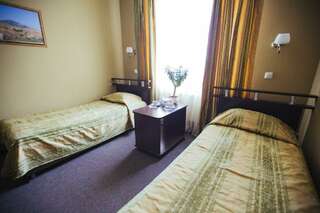 Гостиница Версаль Старый Оскол Бюджетный двухместный номер с 2 отдельными кроватями-3